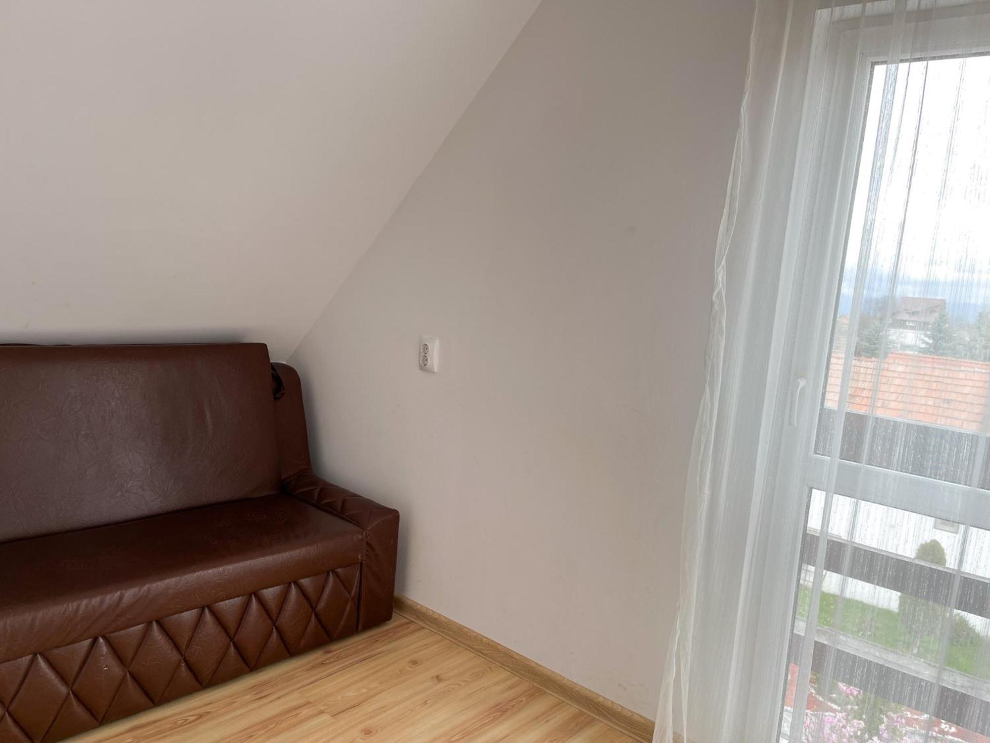 Family Room,1605204437:JPEG